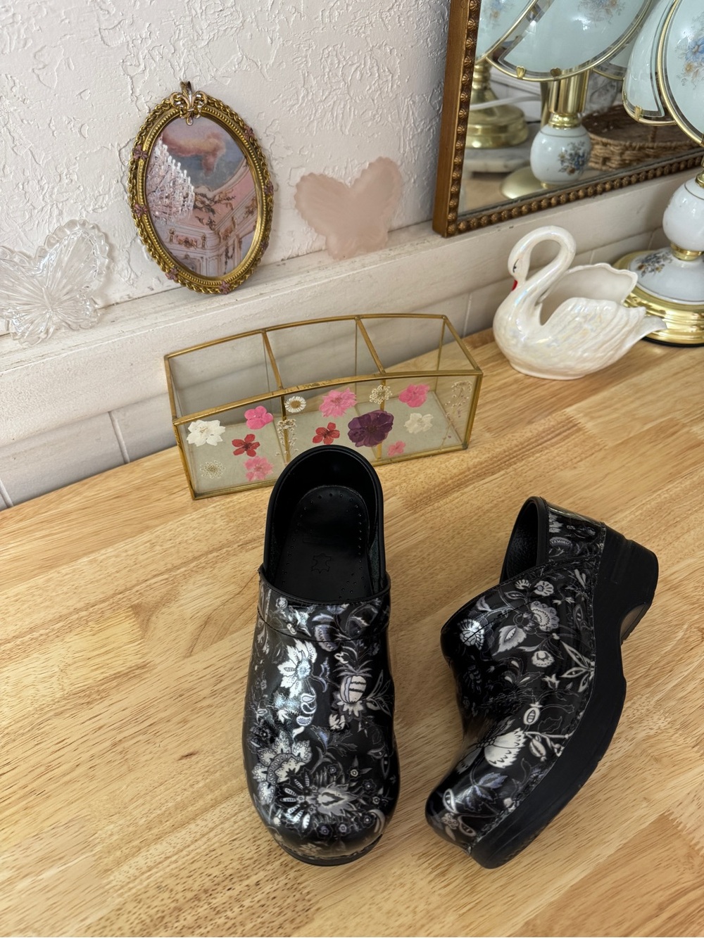 Whimsical Dansko Black Floral Patent Leather Professional Clogs EU 37 Nurse